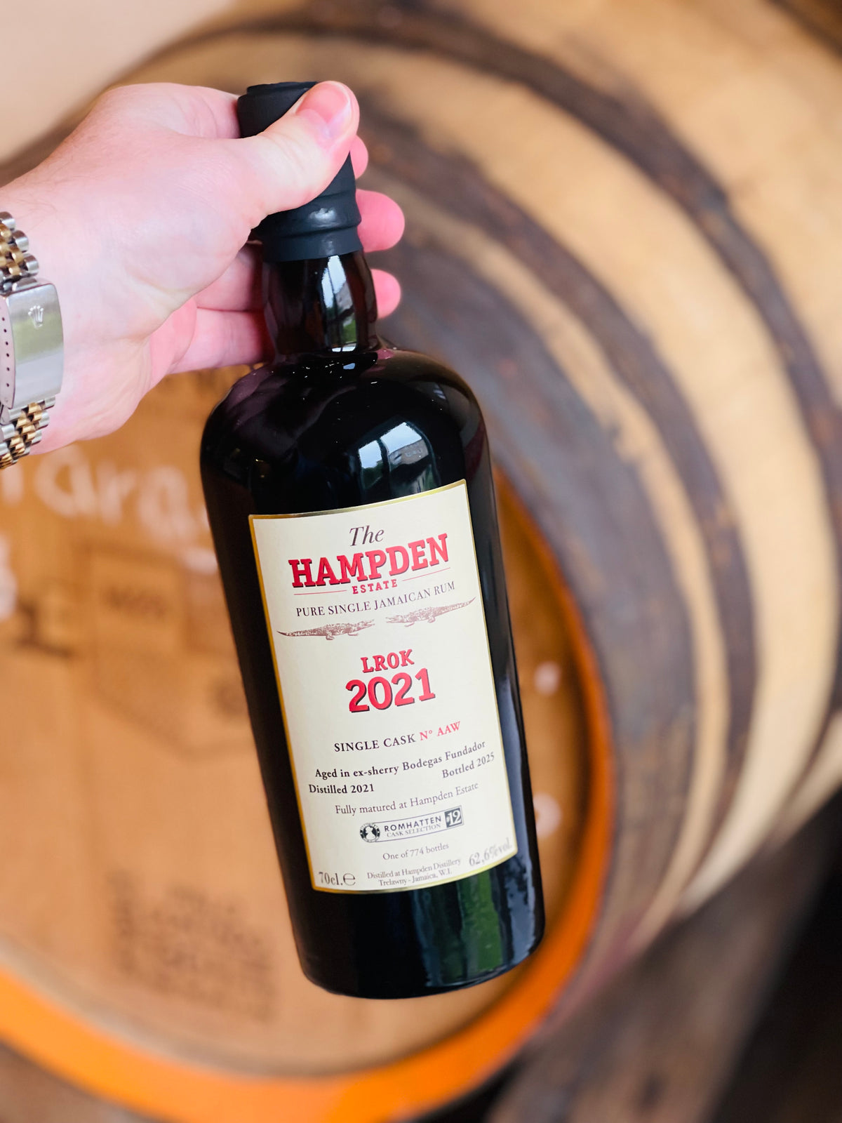 Hampden LROK 2021 ex-sherry holdt foran et fad