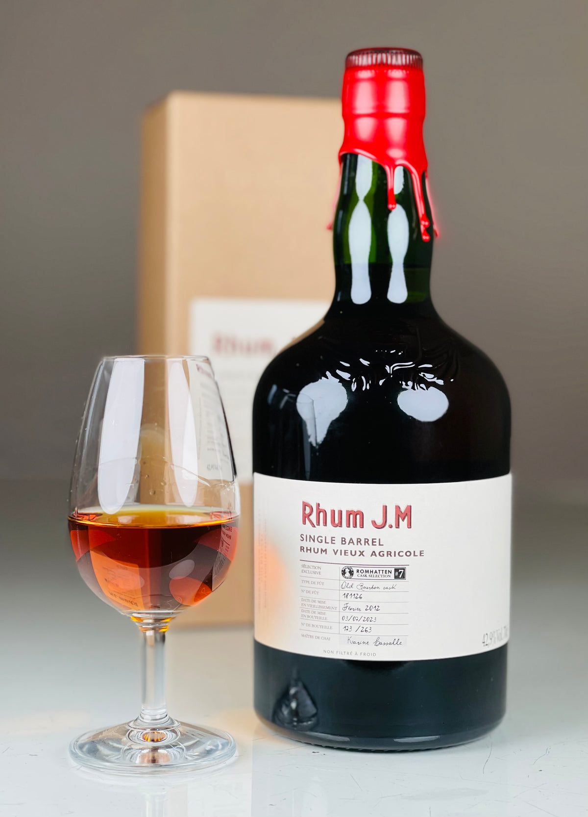 Rhum J.M Single Barrel rhum vieux agricole – Romhatten Cask Selection #7 med glas
